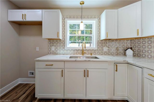 130 Roswell Drive, Kernersville, NC 27284