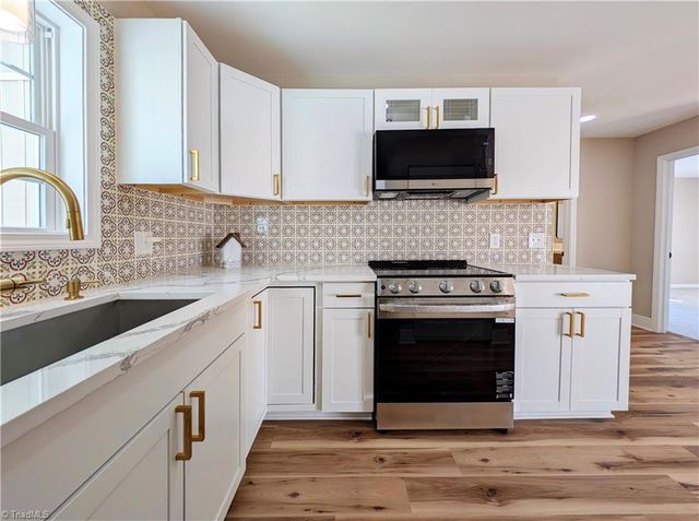 130 Roswell Drive, Kernersville, NC 27284