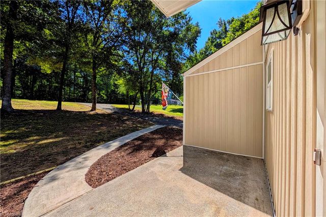 130 Roswell Drive, Kernersville, NC 27284