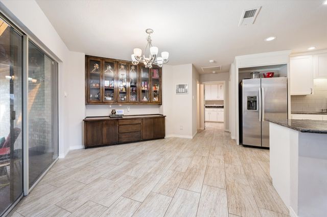 104 Oak Hollow Court S, Azle, TX 76020