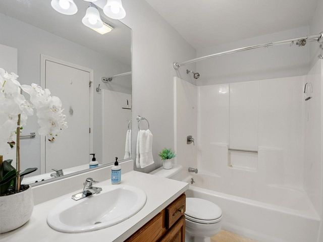 L13 Stonehedge Drive, South Burlington, VT 05403