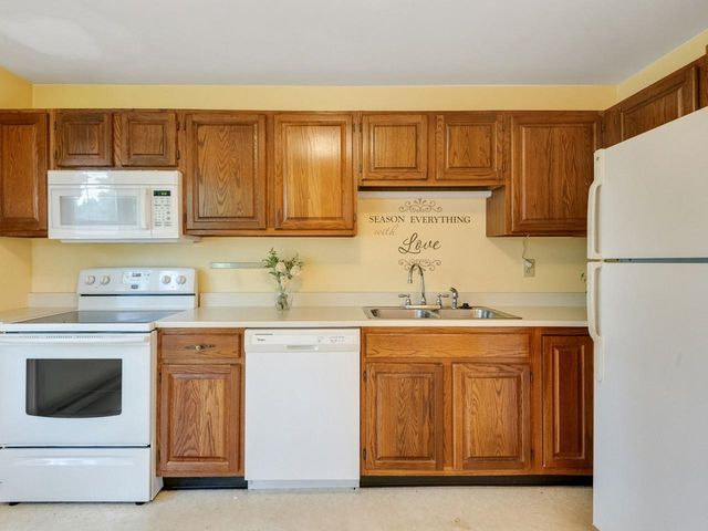 L13 Stonehedge Drive, South Burlington, VT 05403