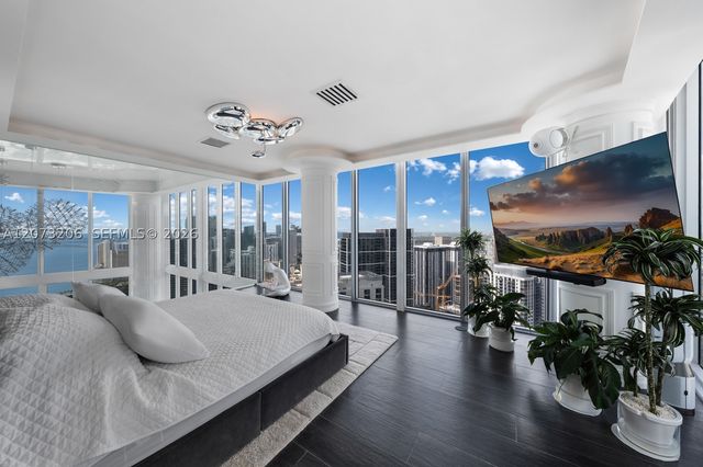 888 Biscayne Blvd 5701, Miami, FL 33132