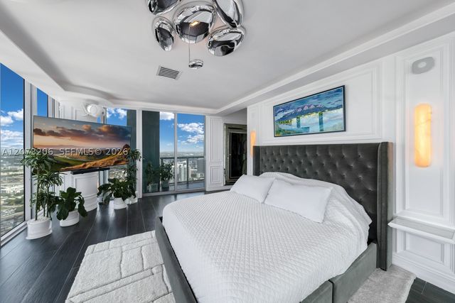 888 Biscayne Blvd 5701, Miami, FL 33132