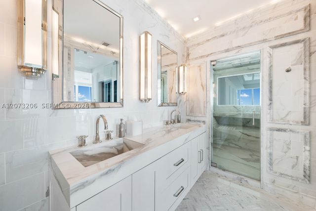 888 Biscayne Blvd 5701, Miami, FL 33132