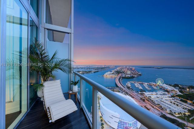 888 Biscayne Blvd 5701, Miami, FL 33132