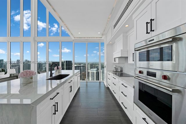 888 Biscayne Blvd 5701, Miami, FL 33132