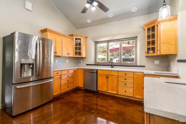 5510-5500 Parducci Rd, Ukiah, CA 95482