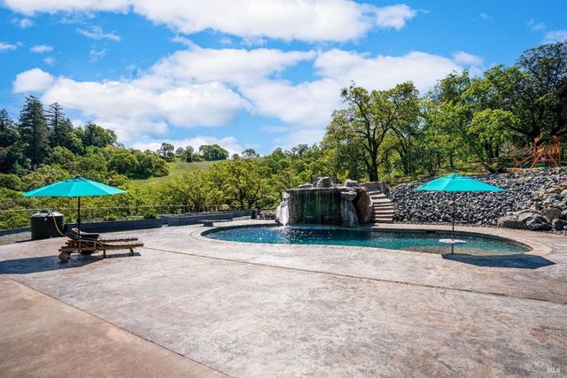 5510-5500 Parducci Rd, Ukiah, CA 95482