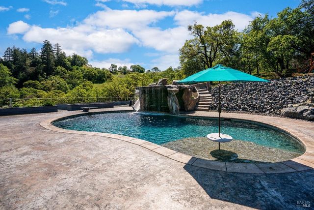 5510-5500 Parducci Rd, Ukiah, CA 95482