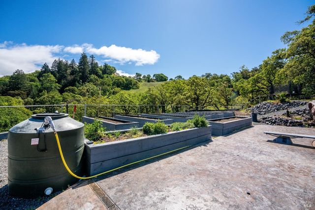 5510-5500 Parducci Rd, Ukiah, CA 95482