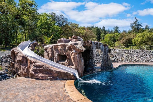 5510-5500 Parducci Rd, Ukiah, CA 95482