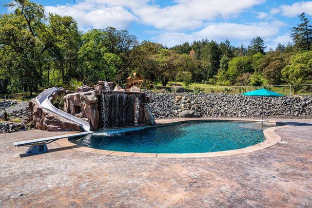 5510-5500 Parducci Rd, Ukiah, CA 95482