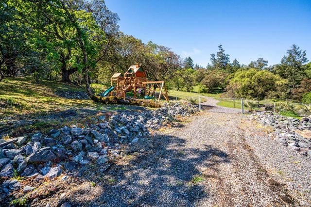 5510-5500 Parducci Rd, Ukiah, CA 95482