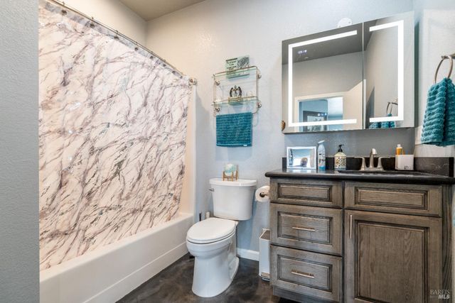 5510-5500 Parducci Rd, Ukiah, CA 95482