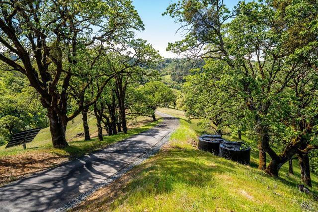 5510-5500 Parducci Rd, Ukiah, CA 95482