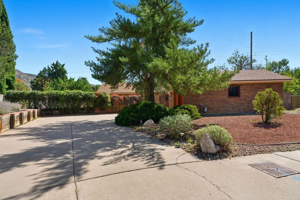 4013 Glen Canyon Court NE, Albuquerque, NM 87111