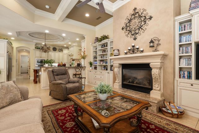 1823 Decatur Avenue, Clovis, CA 93611