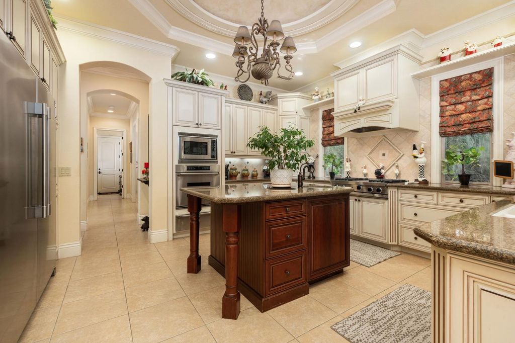 Image 17 of property listing at 1823 Decatur Avenue, Clovis, CA 93611