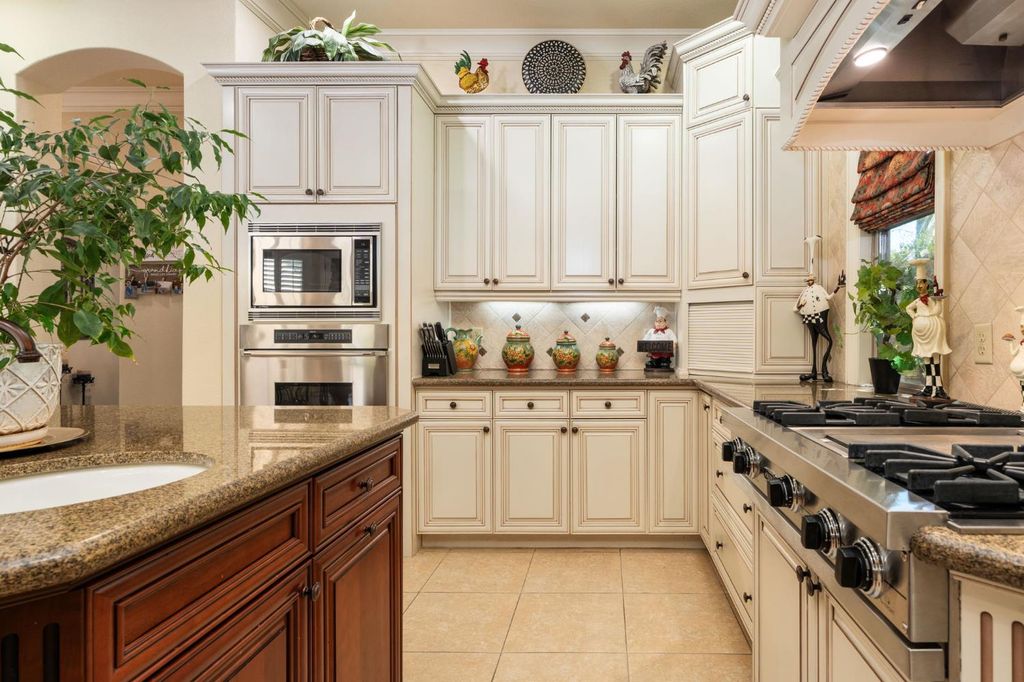 Image 18 of property listing at 1823 Decatur Avenue, Clovis, CA 93611