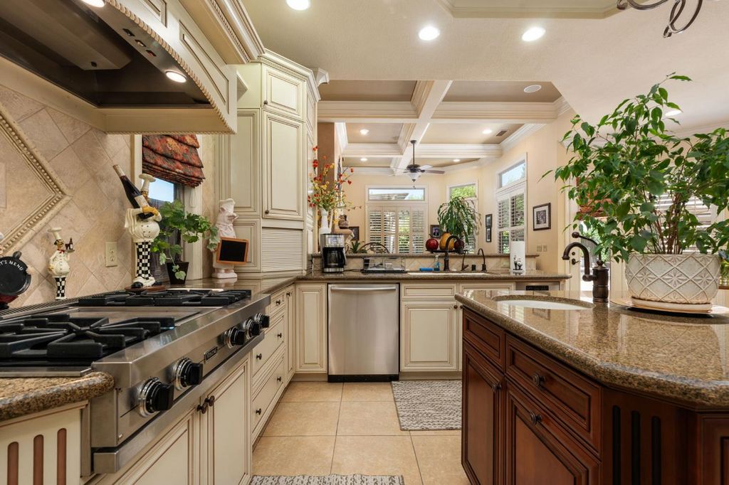 Image 20 of property listing at 1823 Decatur Avenue, Clovis, CA 93611