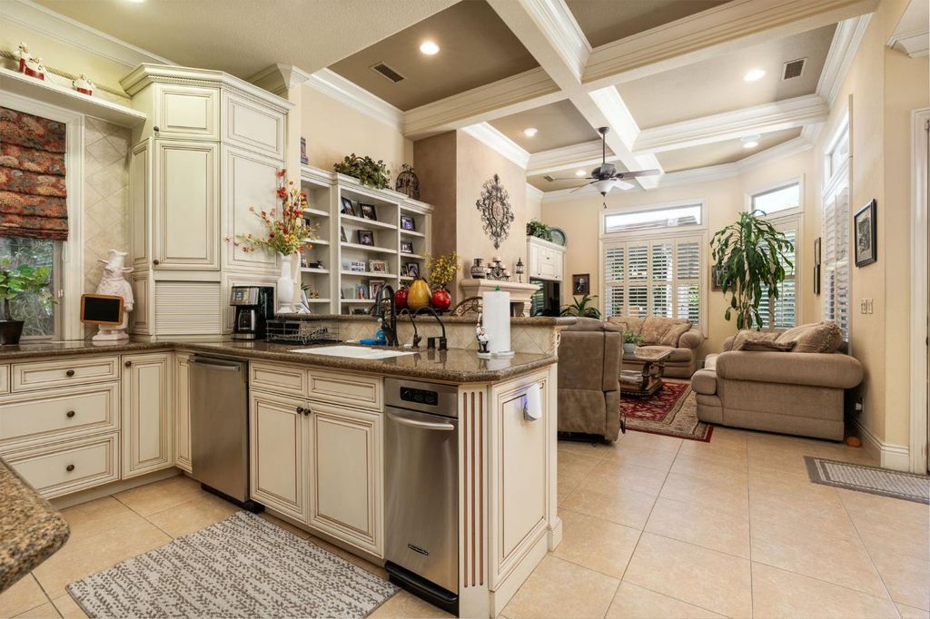 Image 23 of property listing at 1823 Decatur Avenue, Clovis, CA 93611