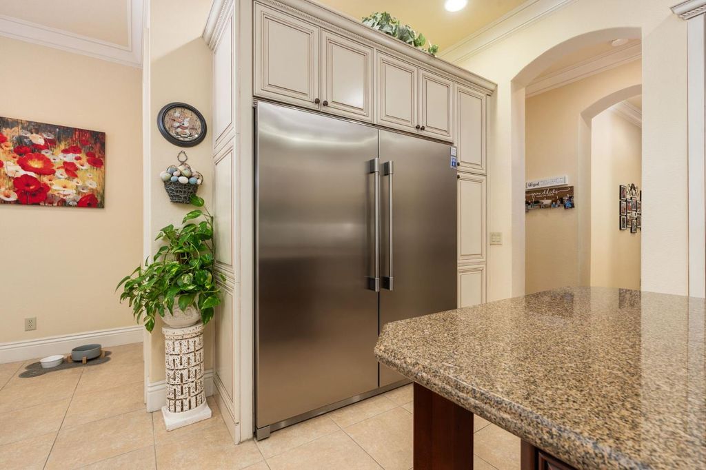 Image 24 of property listing at 1823 Decatur Avenue, Clovis, CA 93611