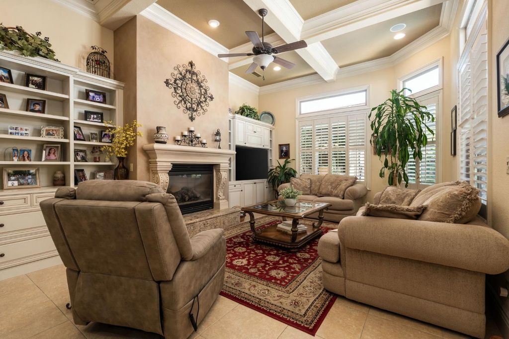Image 28 of property listing at 1823 Decatur Avenue, Clovis, CA 93611