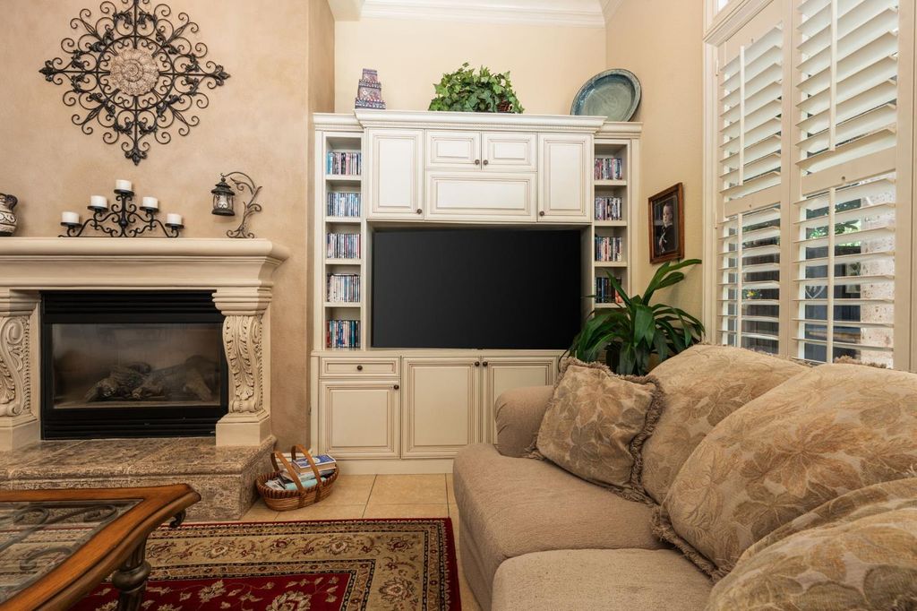 Image 31 of property listing at 1823 Decatur Avenue, Clovis, CA 93611