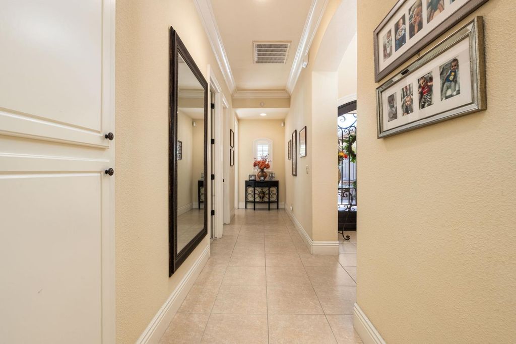 Image 32 of property listing at 1823 Decatur Avenue, Clovis, CA 93611