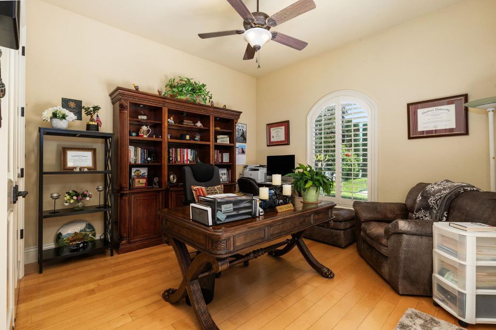 Image 33 of property listing at 1823 Decatur Avenue, Clovis, CA 93611