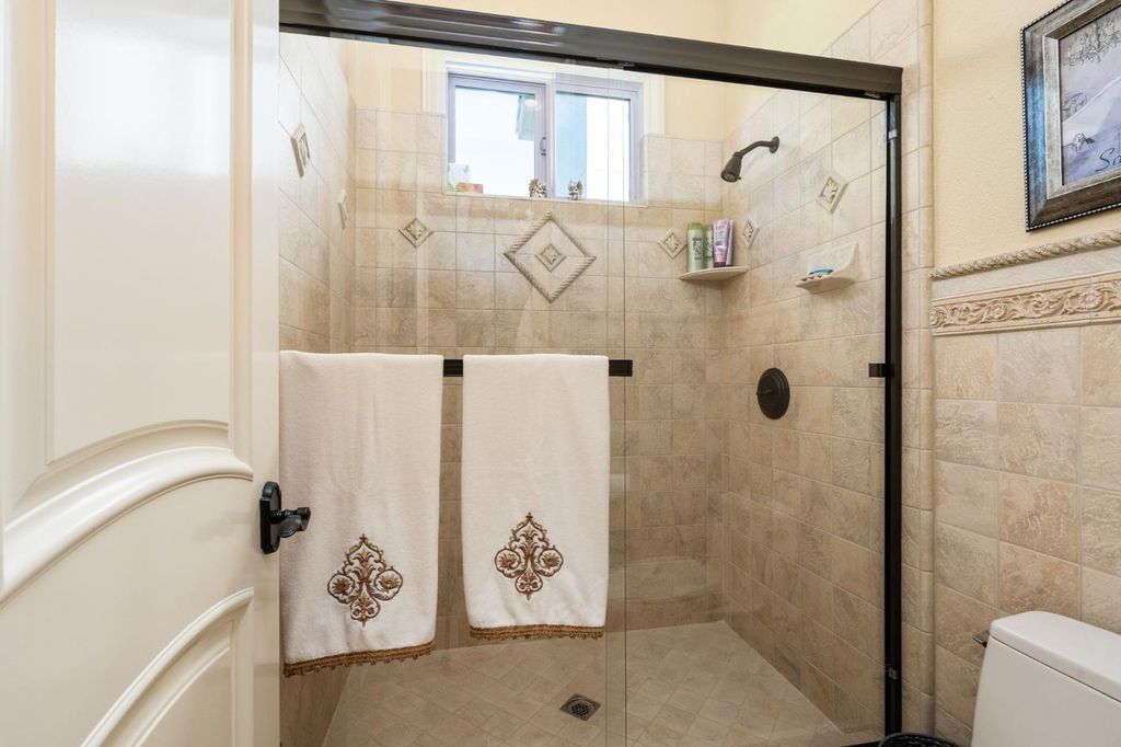 Image 35 of property listing at 1823 Decatur Avenue, Clovis, CA 93611