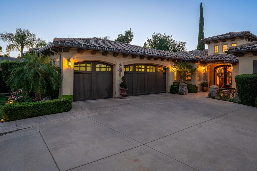 Image 4 of property listing at 1823 Decatur Avenue, Clovis, CA 93611