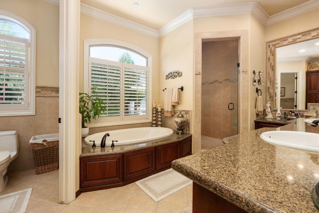 Image 40 of property listing at 1823 Decatur Avenue, Clovis, CA 93611