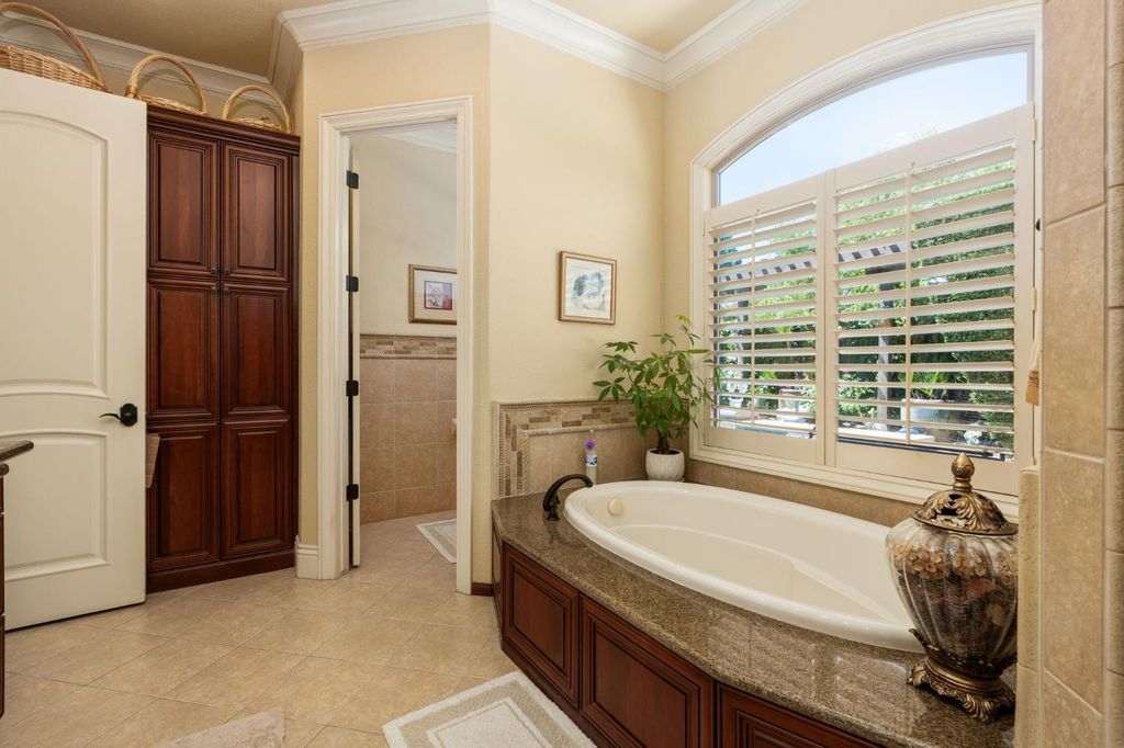 Image 42 of property listing at 1823 Decatur Avenue, Clovis, CA 93611