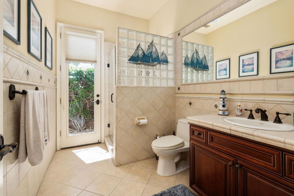 Image 44 of property listing at 1823 Decatur Avenue, Clovis, CA 93611