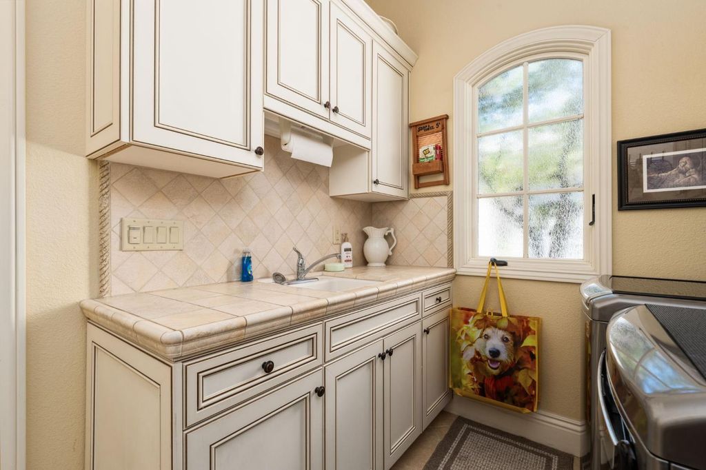 Image 46 of property listing at 1823 Decatur Avenue, Clovis, CA 93611