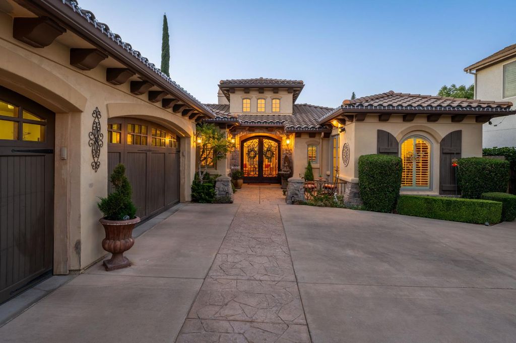 Image 5 of property listing at 1823 Decatur Avenue, Clovis, CA 93611