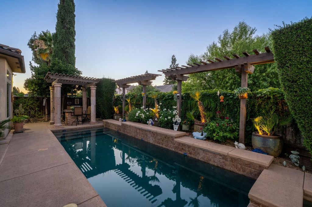 Image 50 of property listing at 1823 Decatur Avenue, Clovis, CA 93611