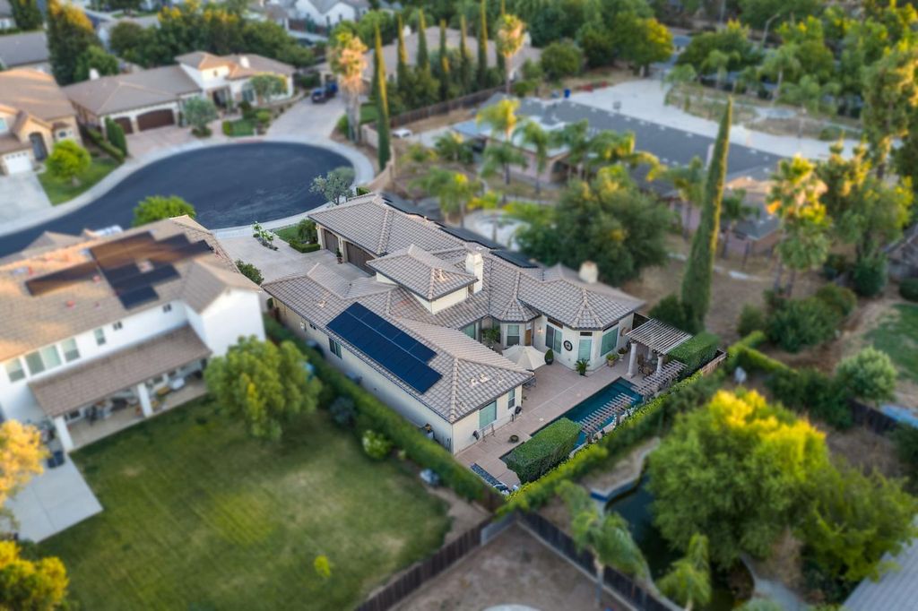 Image 67 of property listing at 1823 Decatur Avenue, Clovis, CA 93611
