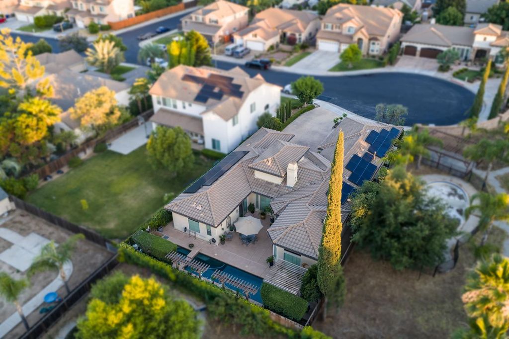 Image 68 of property listing at 1823 Decatur Avenue, Clovis, CA 93611