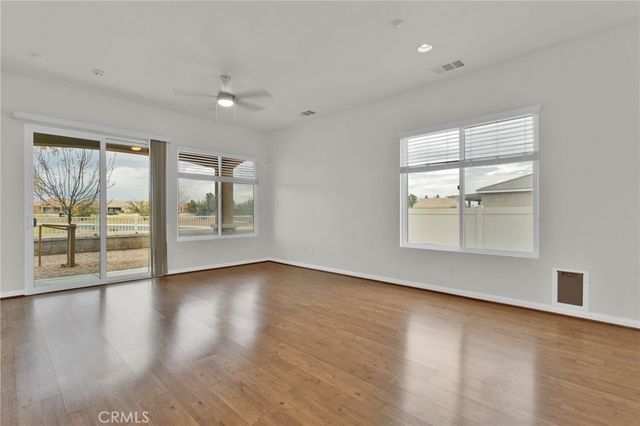 10438 Lakeshore, Apple Valley, CA 92308