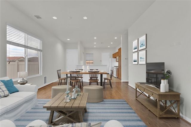 10438 Lakeshore, Apple Valley, CA 92308