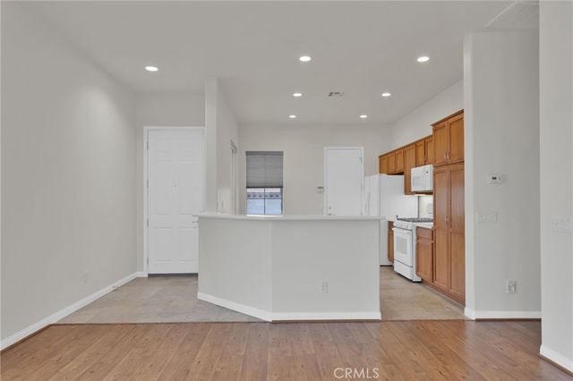 10438 Lakeshore, Apple Valley, CA 92308