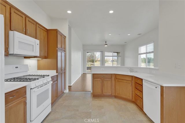 10438 Lakeshore, Apple Valley, CA 92308