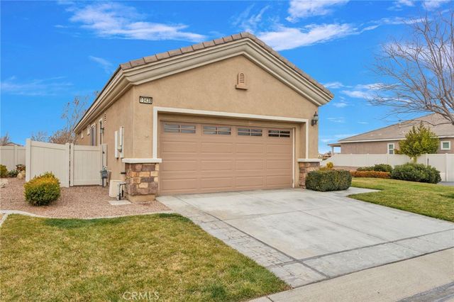 10438 Lakeshore, Apple Valley, CA 92308