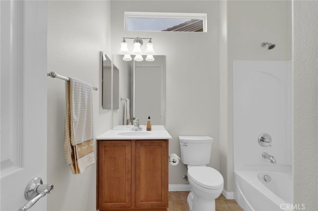 10438 Lakeshore, Apple Valley, CA 92308