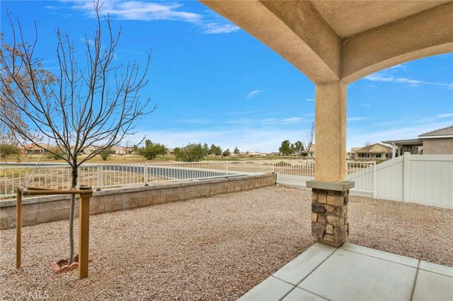 10438 Lakeshore, Apple Valley, CA 92308