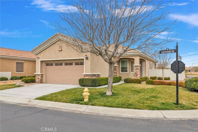 10438 Lakeshore, Apple Valley, CA 92308