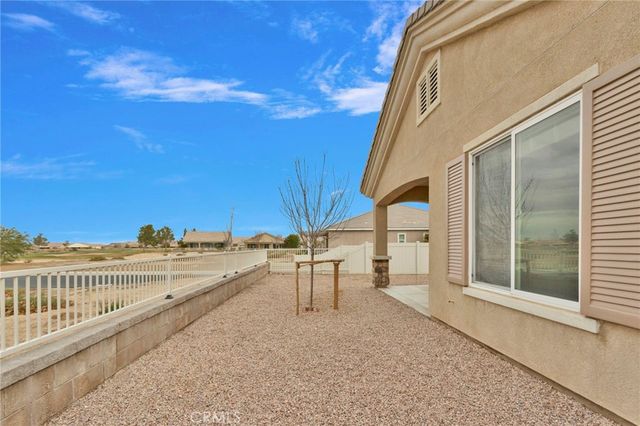 10438 Lakeshore, Apple Valley, CA 92308